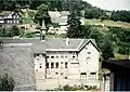 Haselbach, ca. 1999, ehemalige Schule – wurde einige Jahre nach Schließung durch ein Gemeindezentrum ersetzt