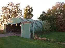Ein alter Hangar auf dem Flugplatz Bad Gandersheim (2011)