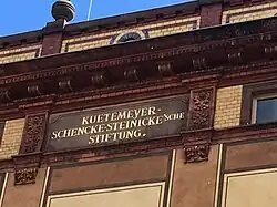 Der Name Kuetemeyer-Schencke-Steinicke'sche Stiftung steht heute noch an der Fassade des einstigen Verwaltungssitzes der Stiftung