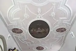 Stuckdekor und Deckenmalerei im Langhaus