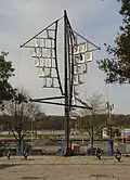 Kinetische Skulptur „Segel im Wind“ (Stahl, Höhe 11&nbsp;m) Rostock, 1988