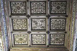 Kassettendecke mit Bemalung