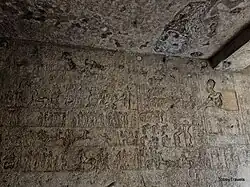 Reliefs in der Haupthalle (Westwand)