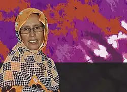 Aminetou Mint El Moctar. Eine afrikanische Frau mit buntem Kopftuch