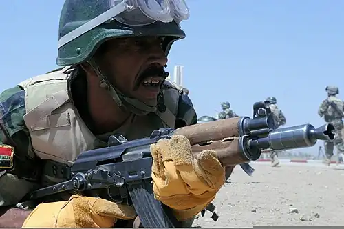 Irakischer Soldat mit einem M92