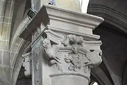 Kapitell mit Vögeln