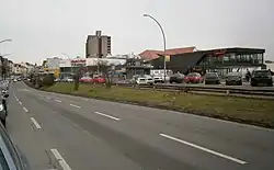 Anstieg der West- gegen die Ostfahrbahn