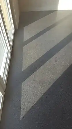 Anhydritestrich der geschliffen und versiegelt wurde um eine fugenlose und glatte Oberfläche in einem Raum zu haben.