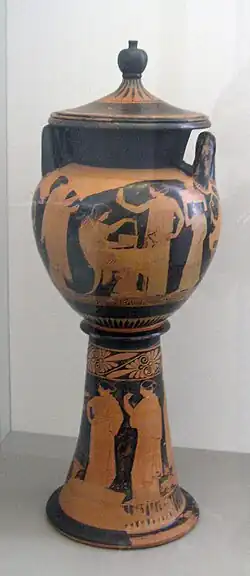 Rotfiguriger Lebes Gamikos mit einer Hochzeitsszene; Antikensammlung Berlin F 2404