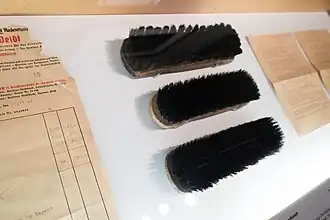 Bürsten aus der Blindenwerkstatt