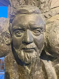 Ausschnitt aus einer Bronzeplastik in Naters