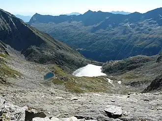 Blick vom Pass auf den Lago Cingino