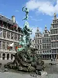 Brabobrunnen, Abbildung des legendären römischen Soldaten Silvius Brabo auf dem Grote Markt, Antwerpen.
