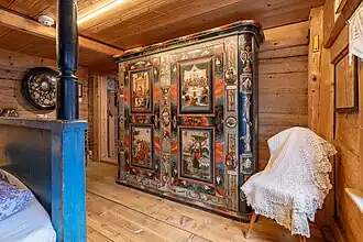 Bauernstube mit dem Hungerkasten von 1817