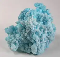 „Zeiringit“ (bläulicher Aragonit)