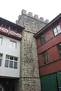 Archivturm, Hofseite mit Nebengebäuden
