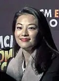 Arden Cho spielte Kira Yukimura