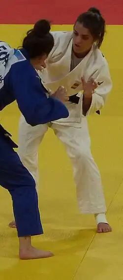 Ariane Toro kämpft im Mixed-Team-Wettbewerb gegen die Vertreterin des Flüchtlingsteams