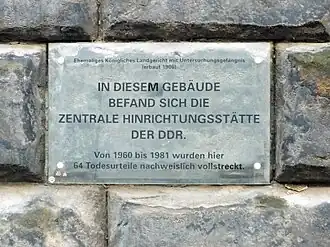 Gedenktafel am Eingang