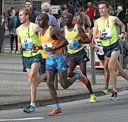 Paul Malakwen Kosgei (Nr.&nbsp;91, beim Frankfurt Marathon 2014) erreichte Platz&nbsp;sieben