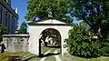 Zugangstor zum neben der Kirche befindlichen Pfarrhaus