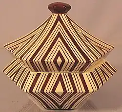 Keramikdose. Pavel Janák, um 1920