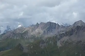 Arventalspitze (rechte Bildmitte) und Gabelspitze (linke Bildmitte) gesehen von der Rotenmannspitze
