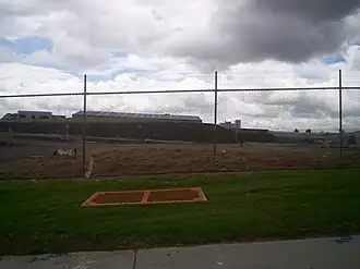 wahrscheinlich einer der letzten sichtbaren Reste des Ash Hill, Blick von der Ash Road.