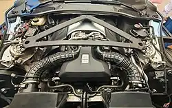 DB11 V8 (Motorraum)