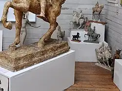 Gipsabdrücke von Hallers Studienobjekten zum Reiterstandbild in Zürich