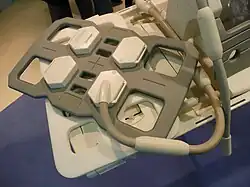 Mehrkanal-Empfangsspule eines Magnetresonanz­tomographen, z.&nbsp;B. für Aufnahmen des Herzens