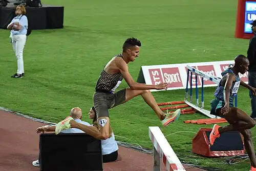 Hindernisweltmeister Soufiane el-Bakkali beim Überqueren eines Hindernisses