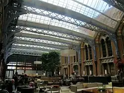 Atrium des St. Pancras Renaissance Hotels, früher die Taxizufahrt zum Bahnhof St. Pancras