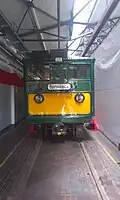 Ein A-Wagen/T-Wagen in der Wartungshalle der Hamburger Hochbahn (mit der alten Schreibweise „Barmbeck“)