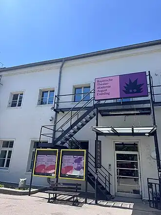 Eingang Akademietheater (2025)