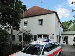 Das alte Schulhaus wird heute vom Bayerischen Roten Kreuz genutzt.