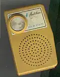 Transistorradio mit Hinweis „Solid State“