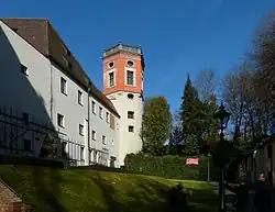 Heilig-Geist-Spital mit Kastenturm, zum Wasserturm umgebauter Wehrturm nordöstlich des Roten Tores