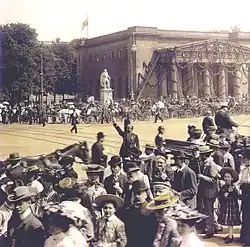 August Fuhrmann: An der Neuen Wache, Unter den Linden, 1905