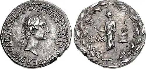 Münze aus dem Jahr 28 v.&nbsp;Chr., auf der Vorderseite Octavian, auf der Rückseite die Göttin Pax