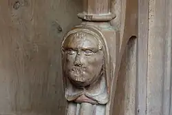 Kopf an einer Zwischenwand