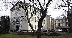 Rückwärtige Ansicht von Nordwesten, im Vordergrund der Trakt des großen Festsaals (2019)