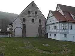 Aureliuskirche, Ostansicht mit Grundriss der abgegangenen Bauteile und Klostermuseum