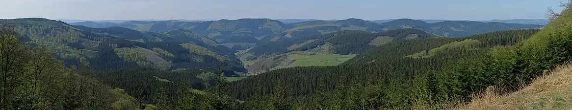 Blick vom Härdler auf die Saalhauser Berge