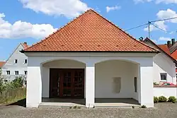 Aussegnungshalle auf dem Friedhof