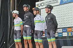 Wil Holmes (links, 2023)