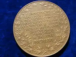 Rückseite der Bronzemedaille zum 100. Jubiläum am 1. Juni 1916