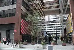 Arkade mit 6&nbsp;½ Avenue an der Ostseite