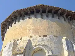 Dachgesims mit hölzernen Konsolen