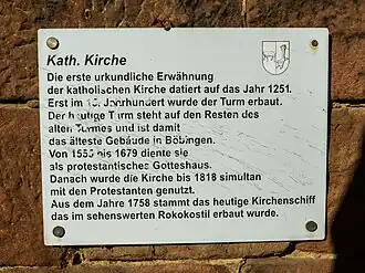 Informationstafel an der katholischen Kirche